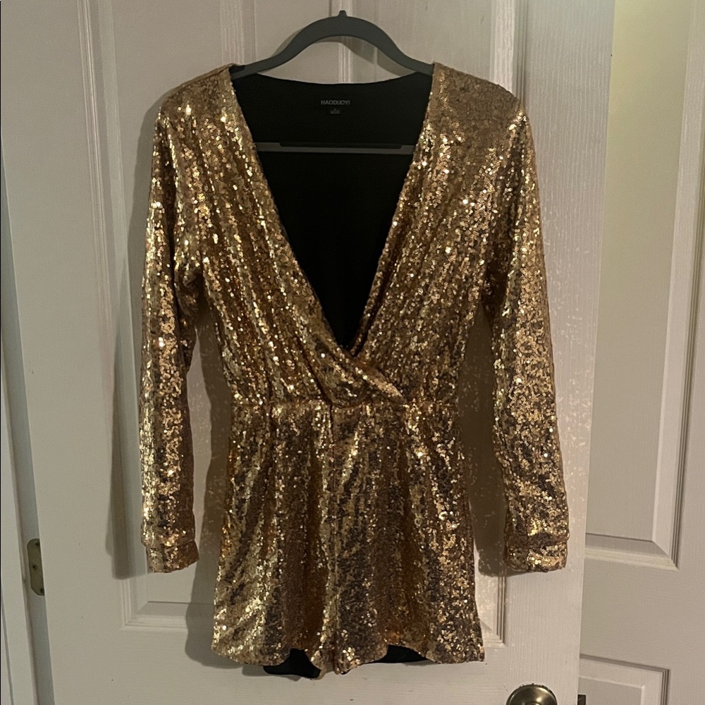 HAODUOYI Elegant Gold sequined V neck Romper size small